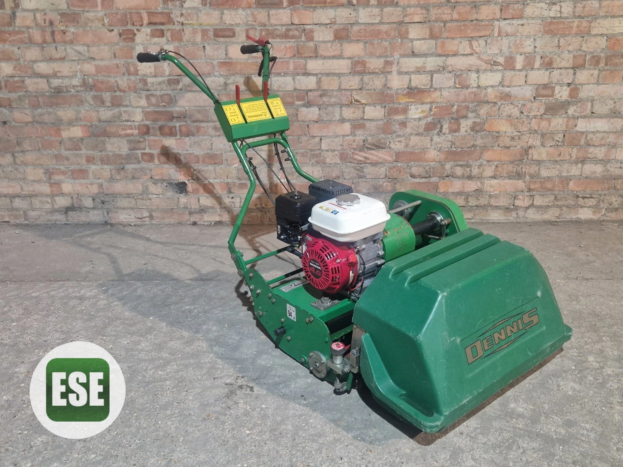 DENNIS S560 – PRECISION CYLINDER MOWER
